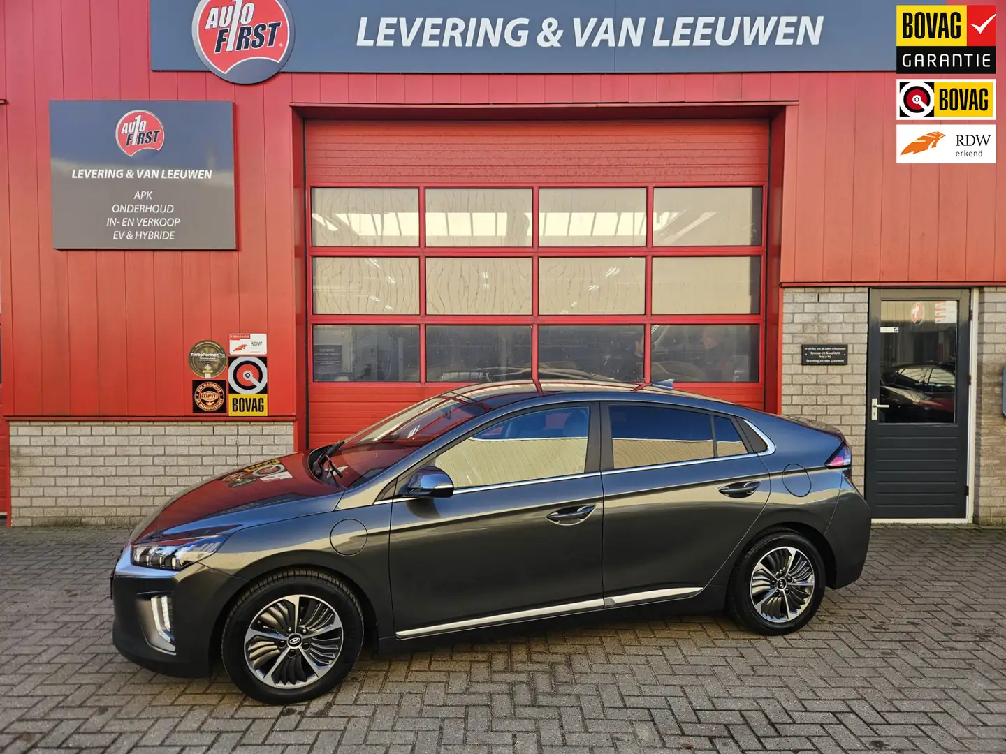 Hyundai IONIQ 1.6 GDi PHEV Comfort Navigatie/ Camera/ Parkeersen Šedá - 1