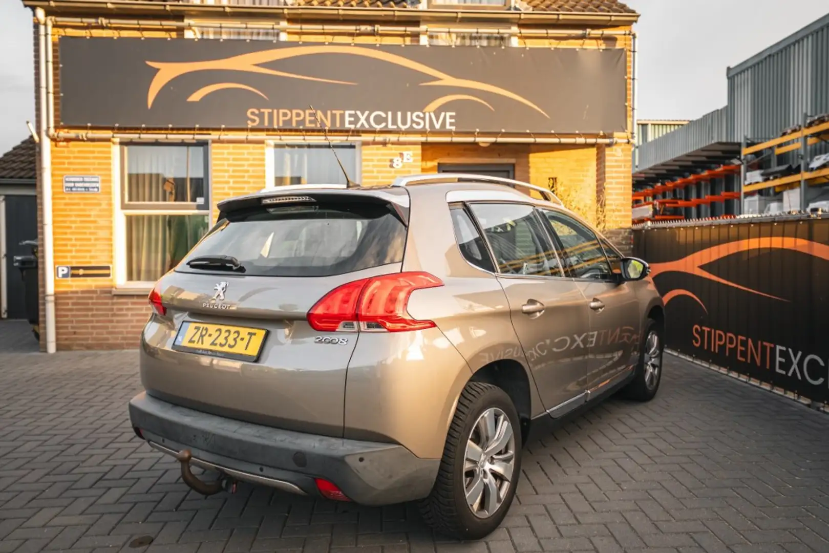 Peugeot 2008 ALLURE, boordcomp, premium seats, Grijs - 2