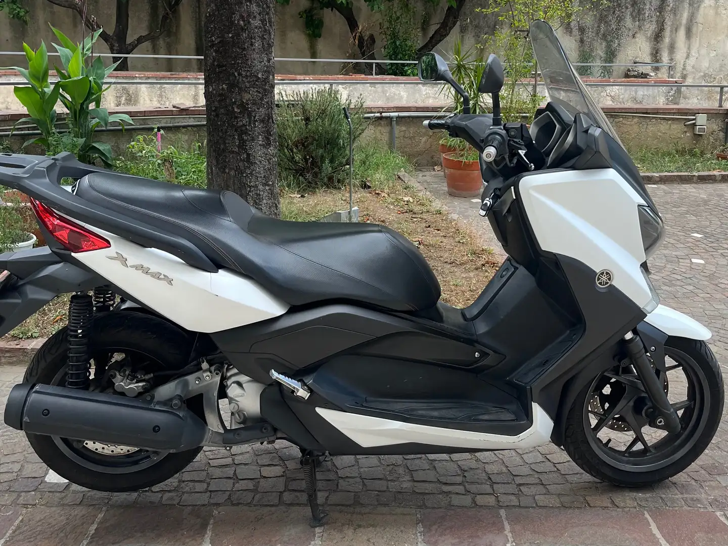 Yamaha X-Max 250 Bianco - 1