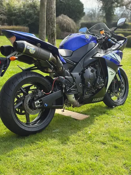 Yamaha YZF-R1 - foto 2