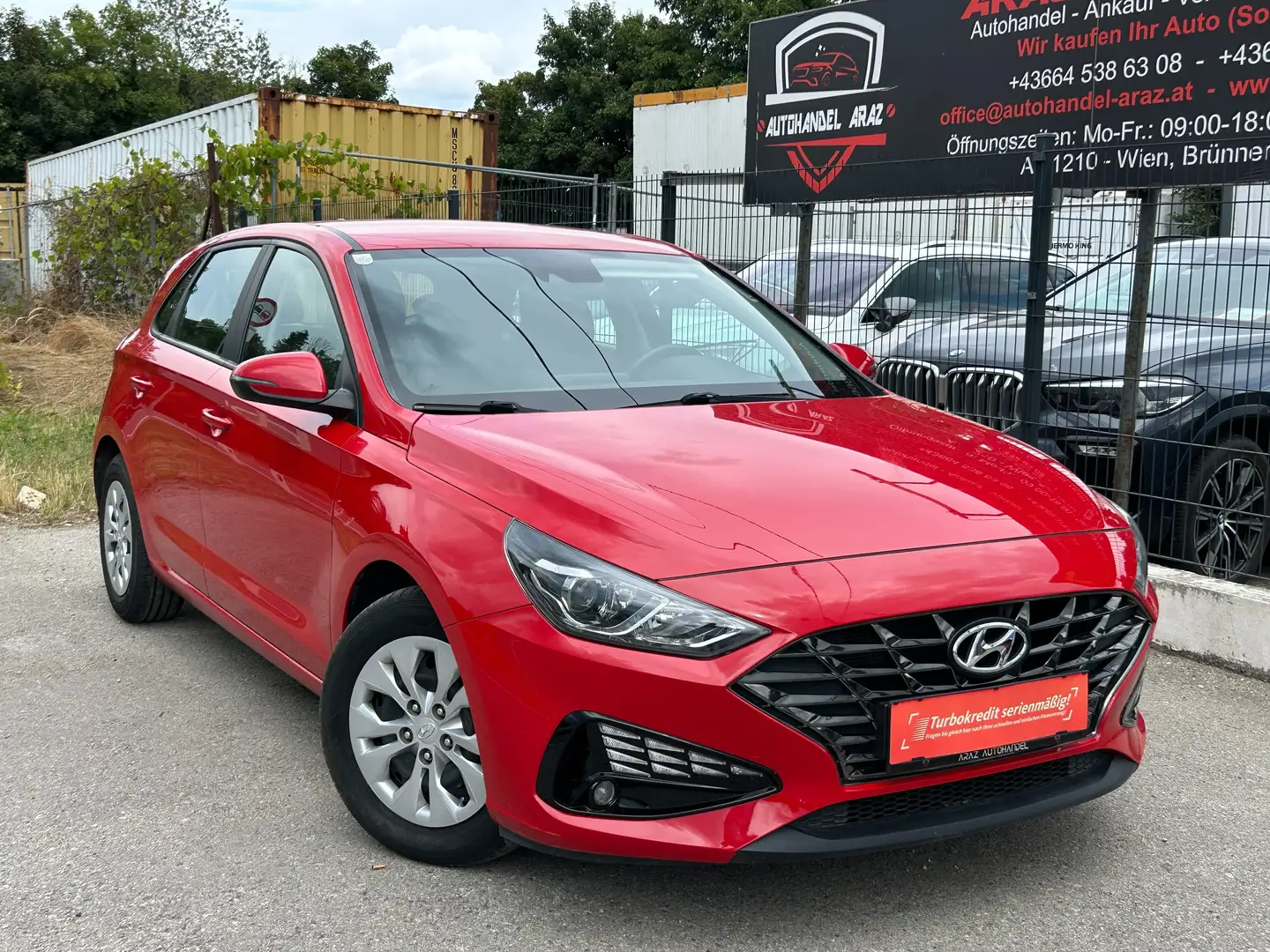 Hyundai i30 1,6 CRDi Trend Line Rot - 1