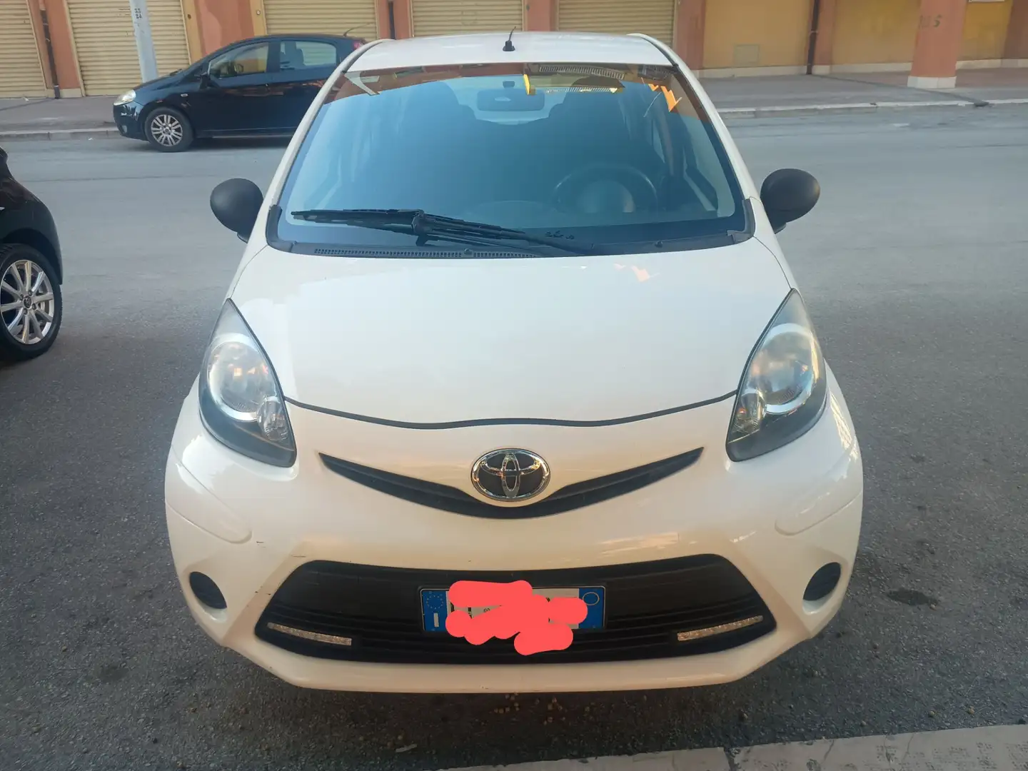 Toyota Aygo 1.0 12V VVT-i 5 porte Active Connect Weiß - 1