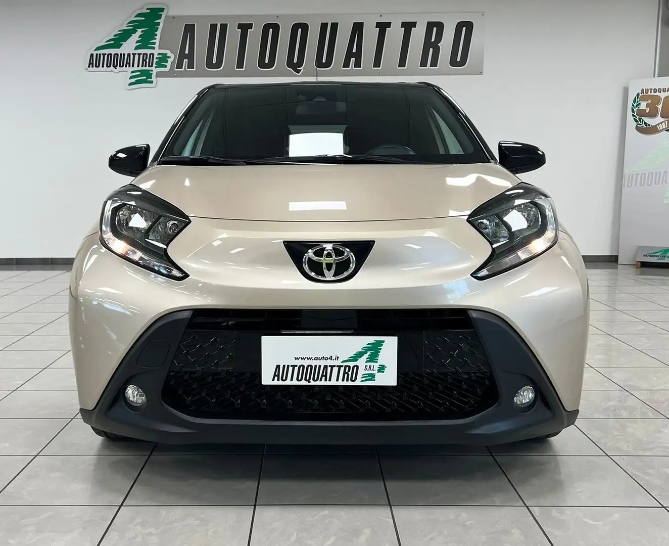 Toyota Aygo X 1.0 VVT-i 72 CV 5 porte Trend Beige - 1