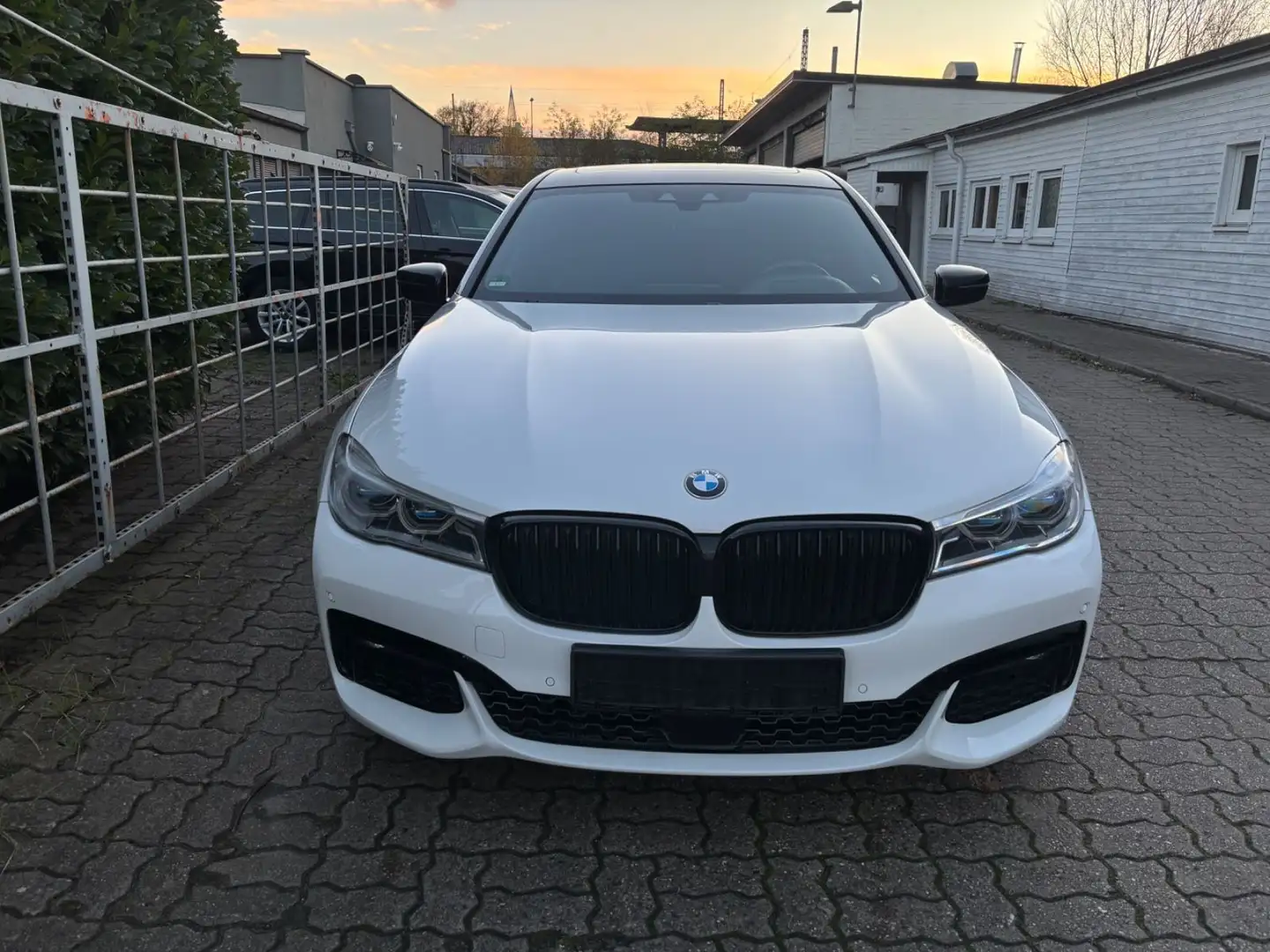 BMW 740 d xDRIVE M PAKET 22" S.DACH ACC HUD MASSAGE Blanc - 2