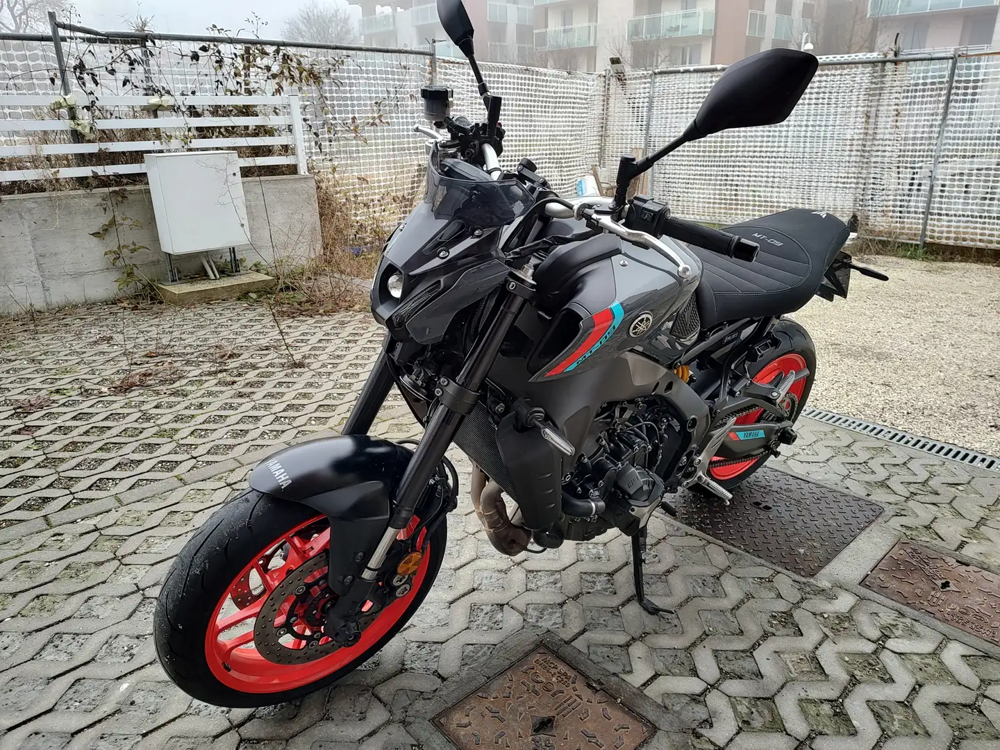Yamaha MT-09 Šedá - 2