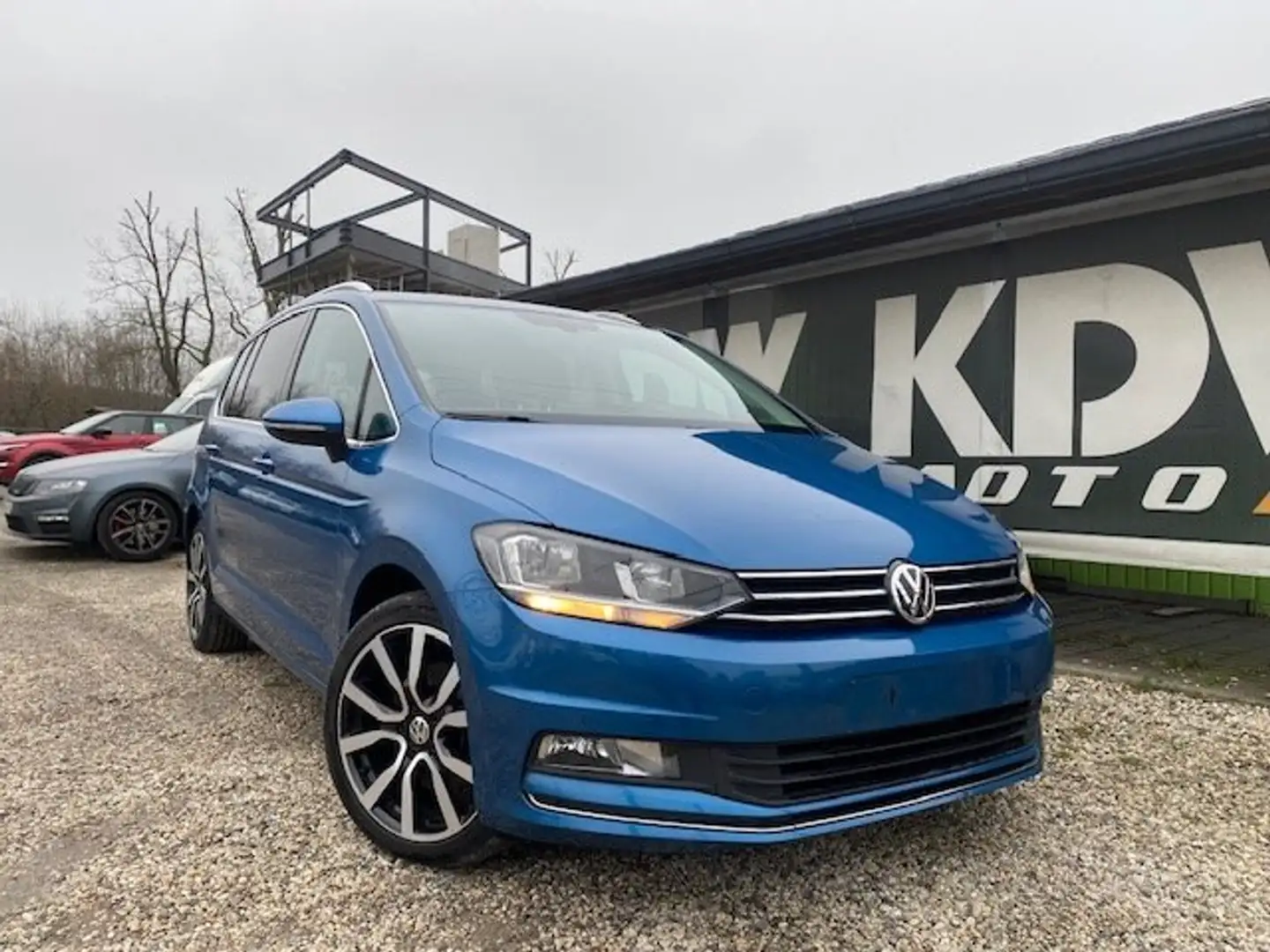 Volkswagen Touran 1.6 TDi SCR Highline DSG Bleu - 1