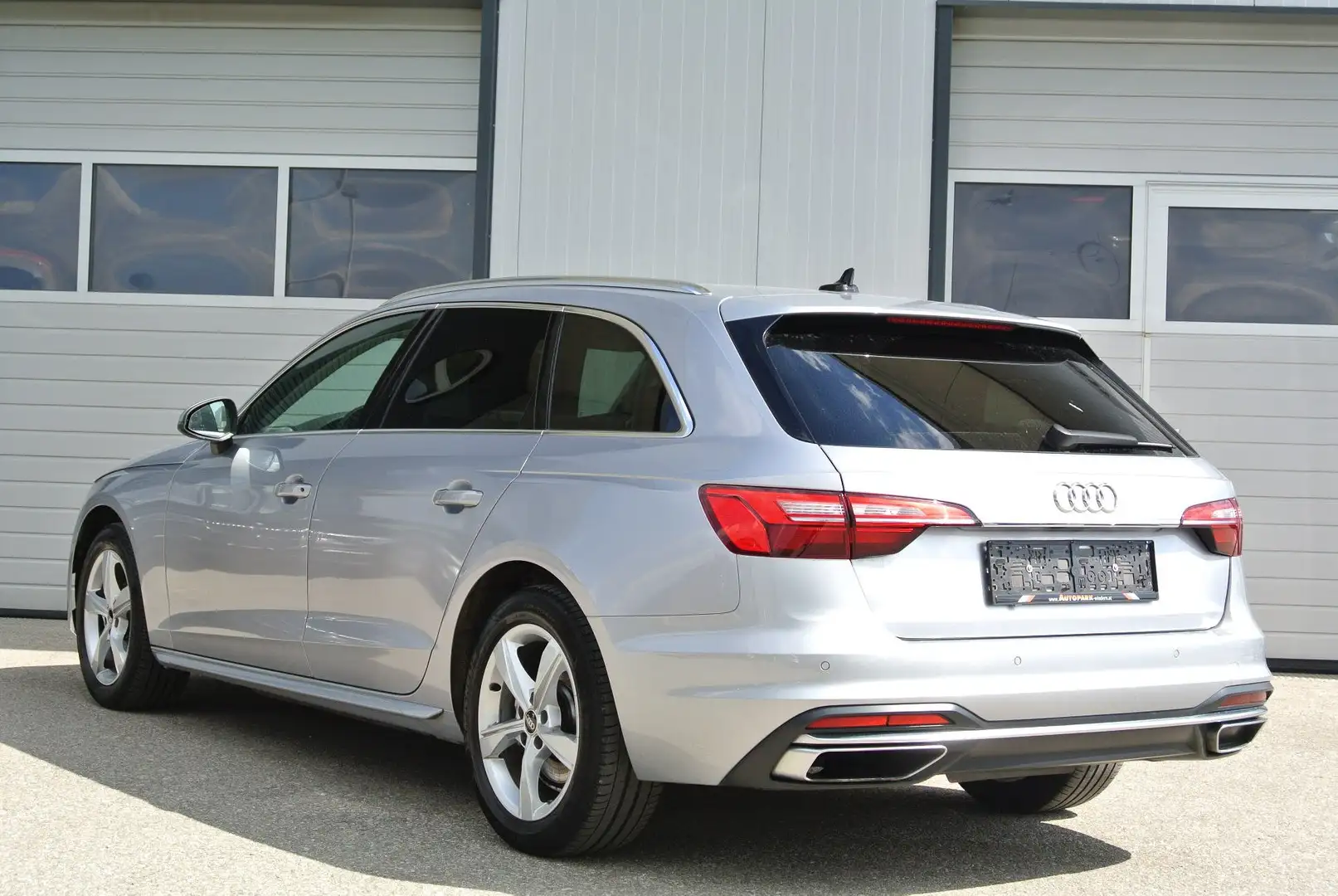 Audi A4 Avant 35 TDI S-tronic ** virtual Cockpit * LED* Grau - 2
