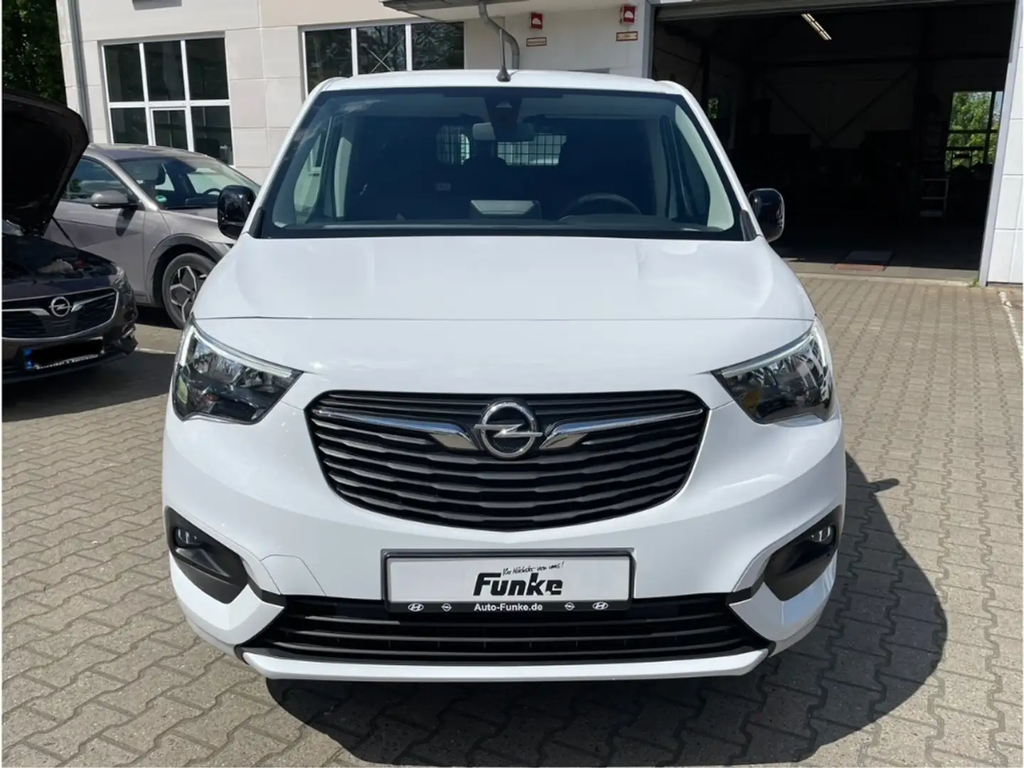 Opel Combo-e Cargo Edition 11KWLader+Sitzhzg+Carplay+USB+BT Weiß - 2