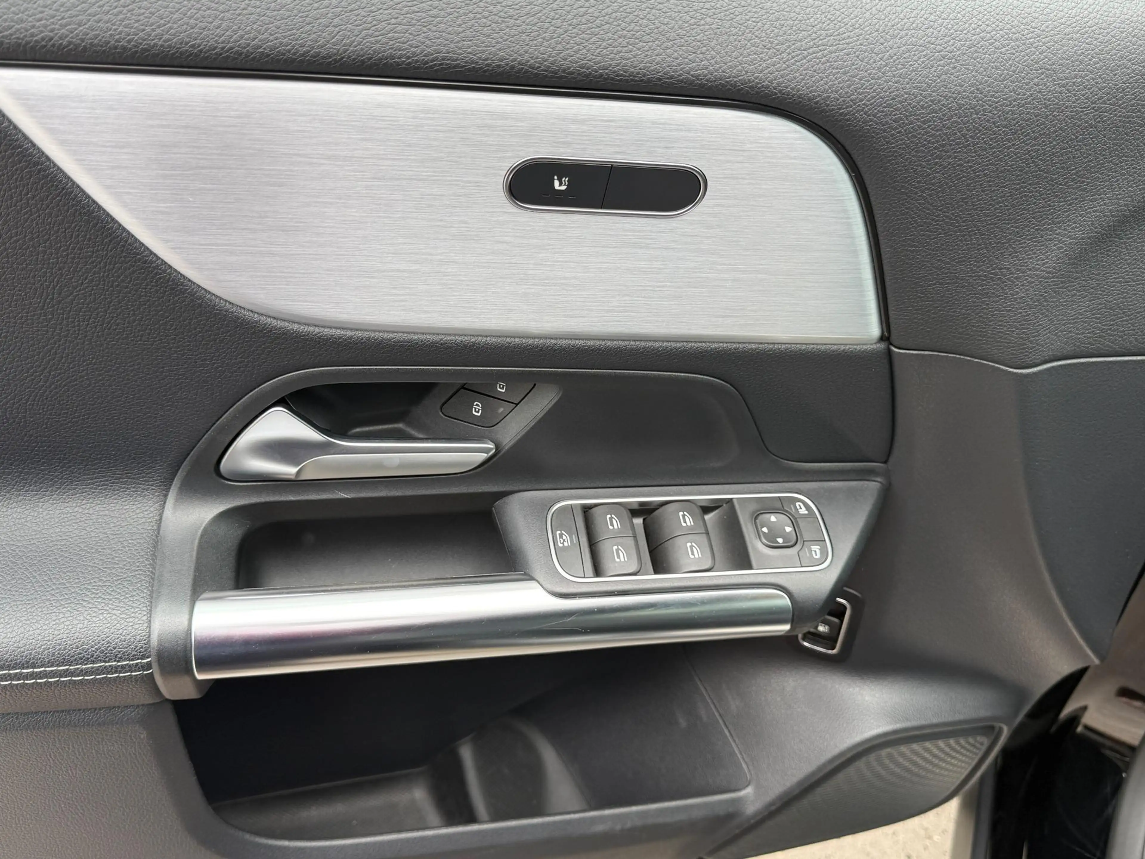 Mercedes-Benz GLA 250 e "Progressive" DCT-Pano-Navi-Klimaauto.-GRA-MF... — photo 17