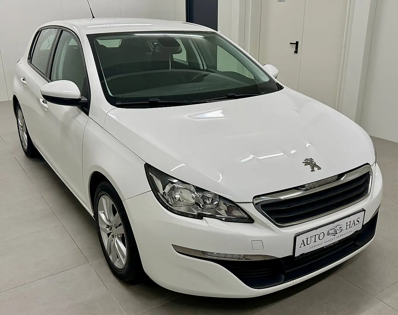 Peugeot 308 1,2 VTi 82 Active Weiß - 1