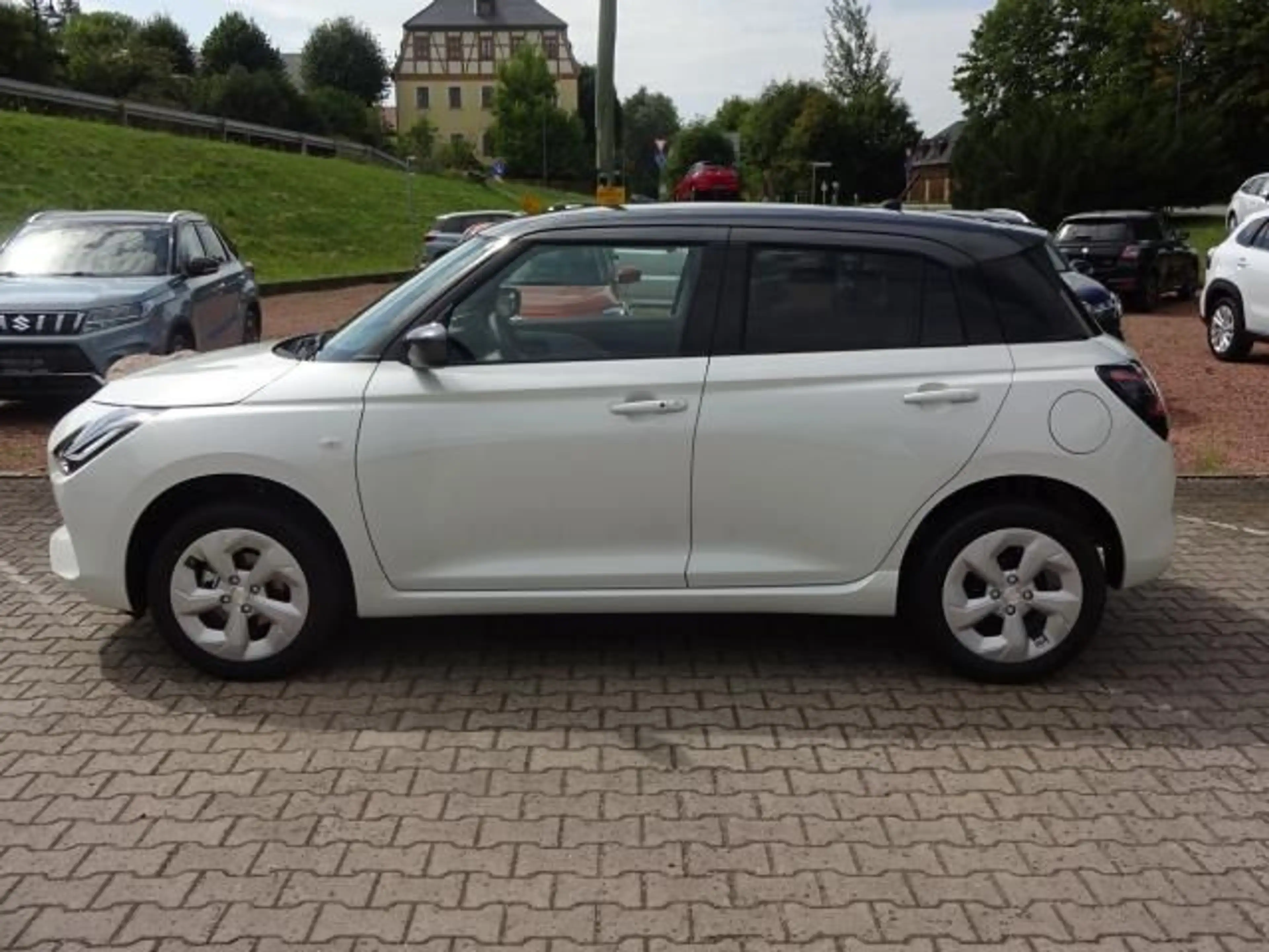 Suzuki Swift SWIFT 1.2 DUALJET ALLGRIP COMFORT NAVI SITZHEIZ. — photo 2