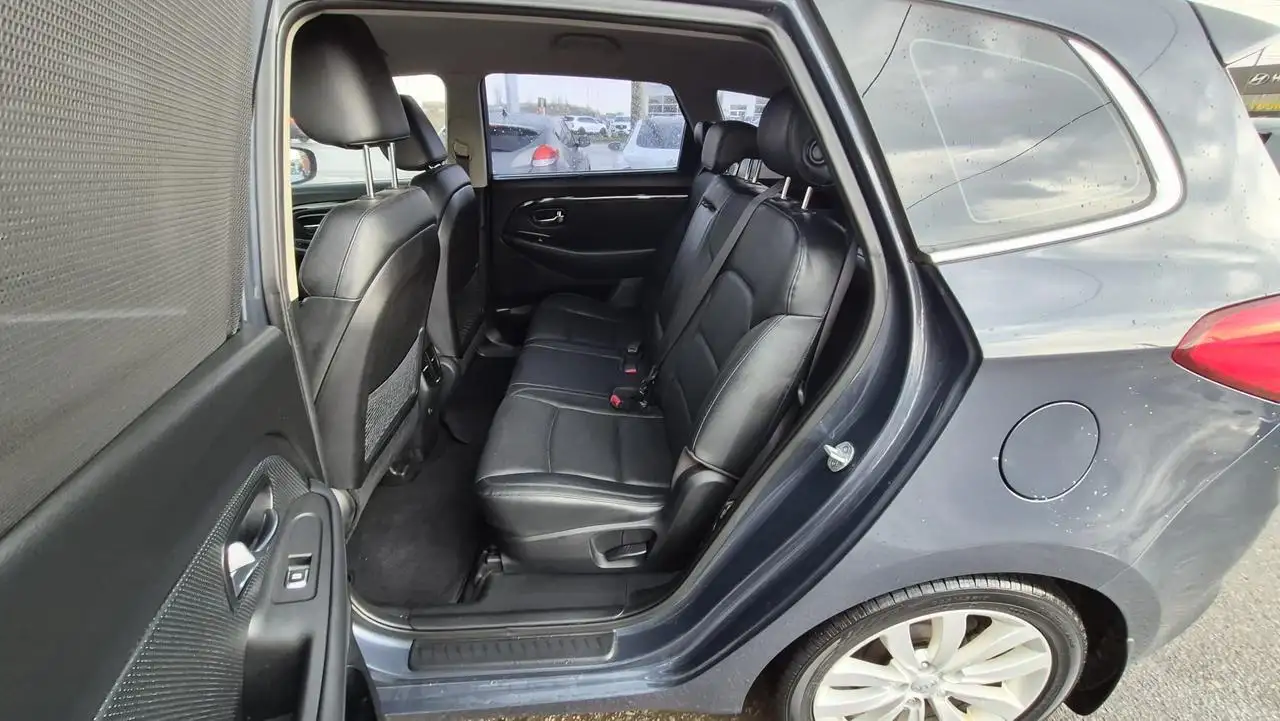 Kia Rondo снимка Kia Rondo
