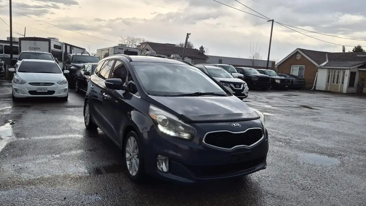 Kia Rondo снимка Kia Rondo
