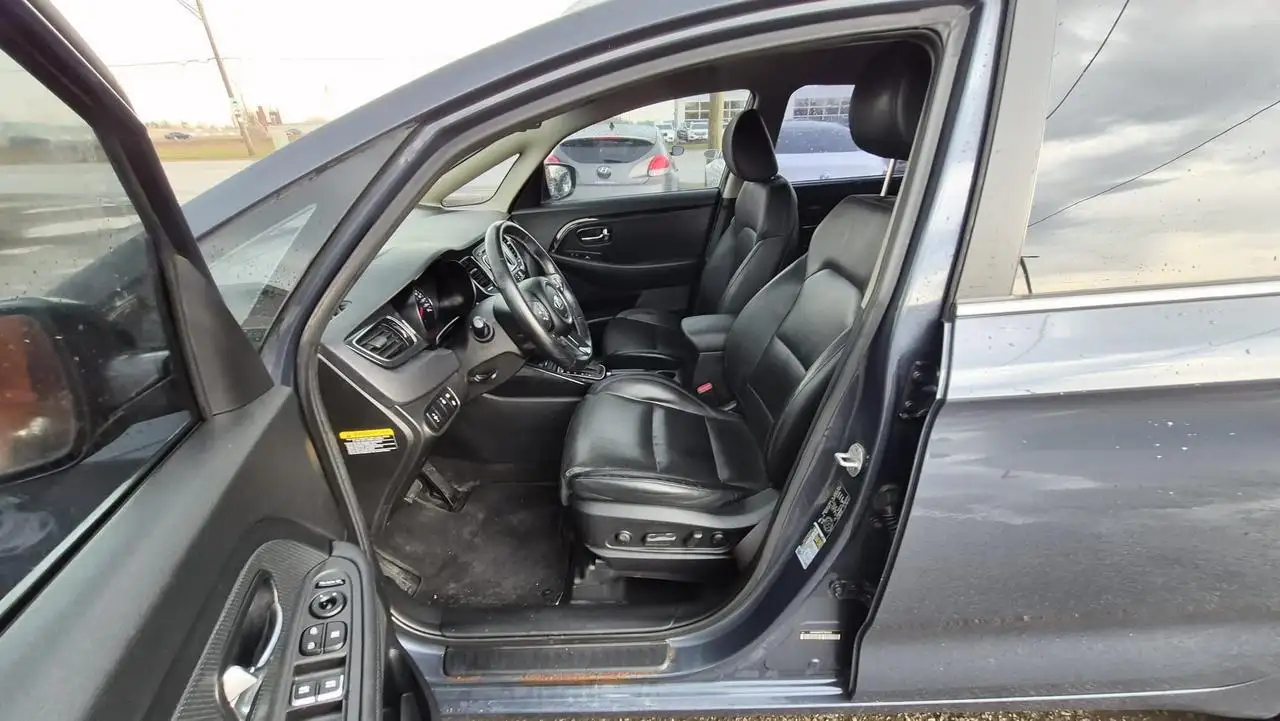 Kia Rondo снимка Kia Rondo