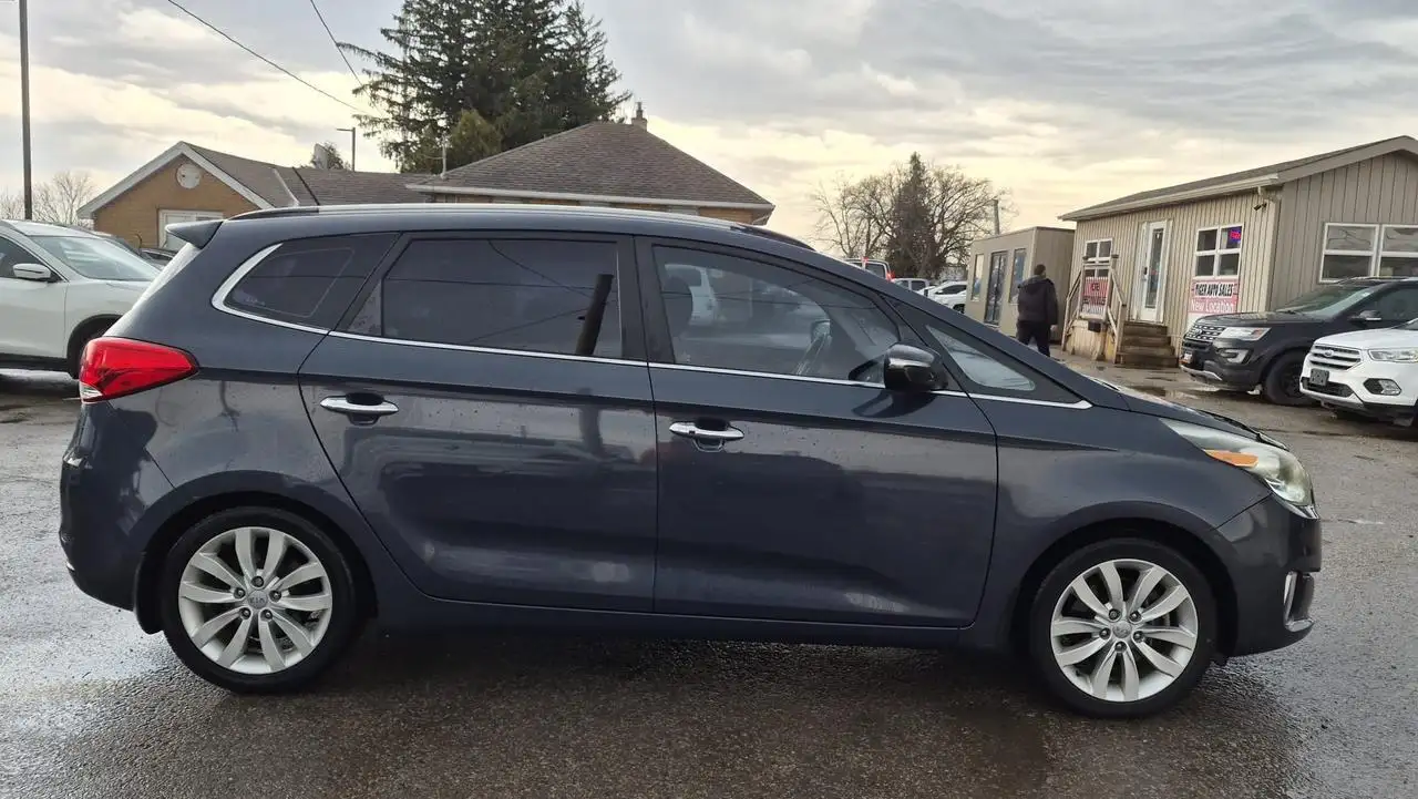 Kia Rondo снимка Kia Rondo