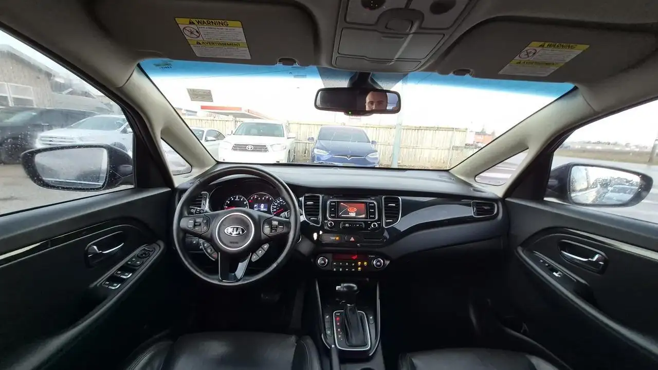 Kia Rondo снимка Kia Rondo