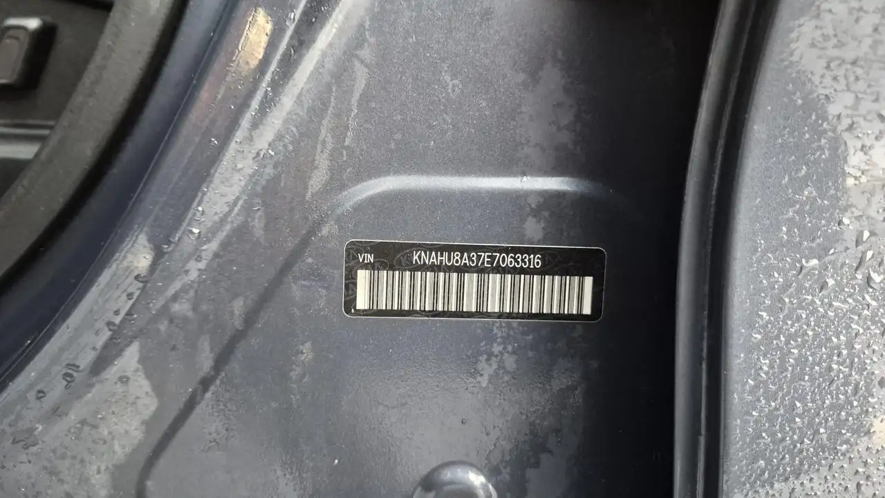Kia Rondo снимка Kia Rondo