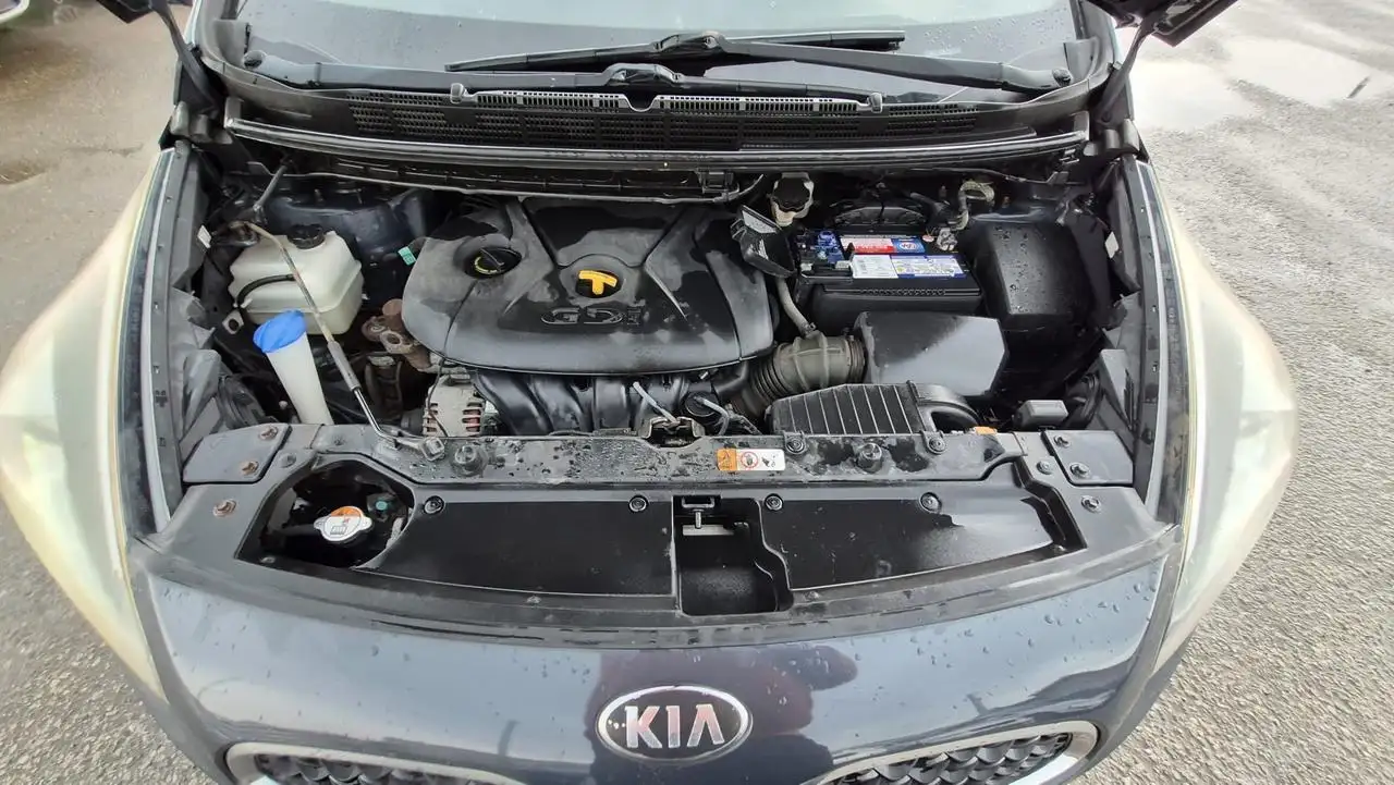 Kia Rondo снимка Kia Rondo
