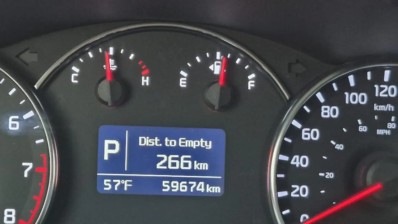 Kia Rondo снимка Kia Rondo