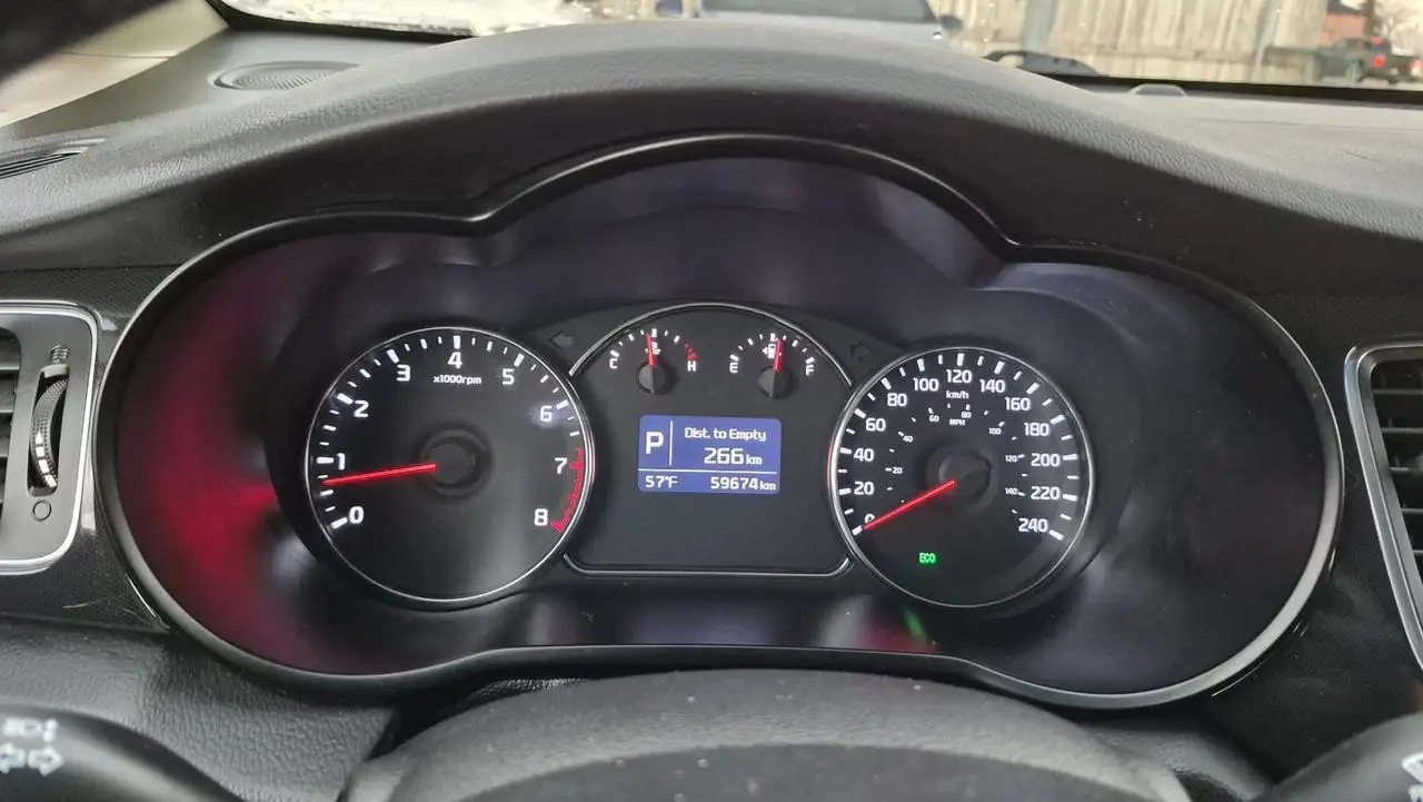 Kia Rondo снимка Kia Rondo