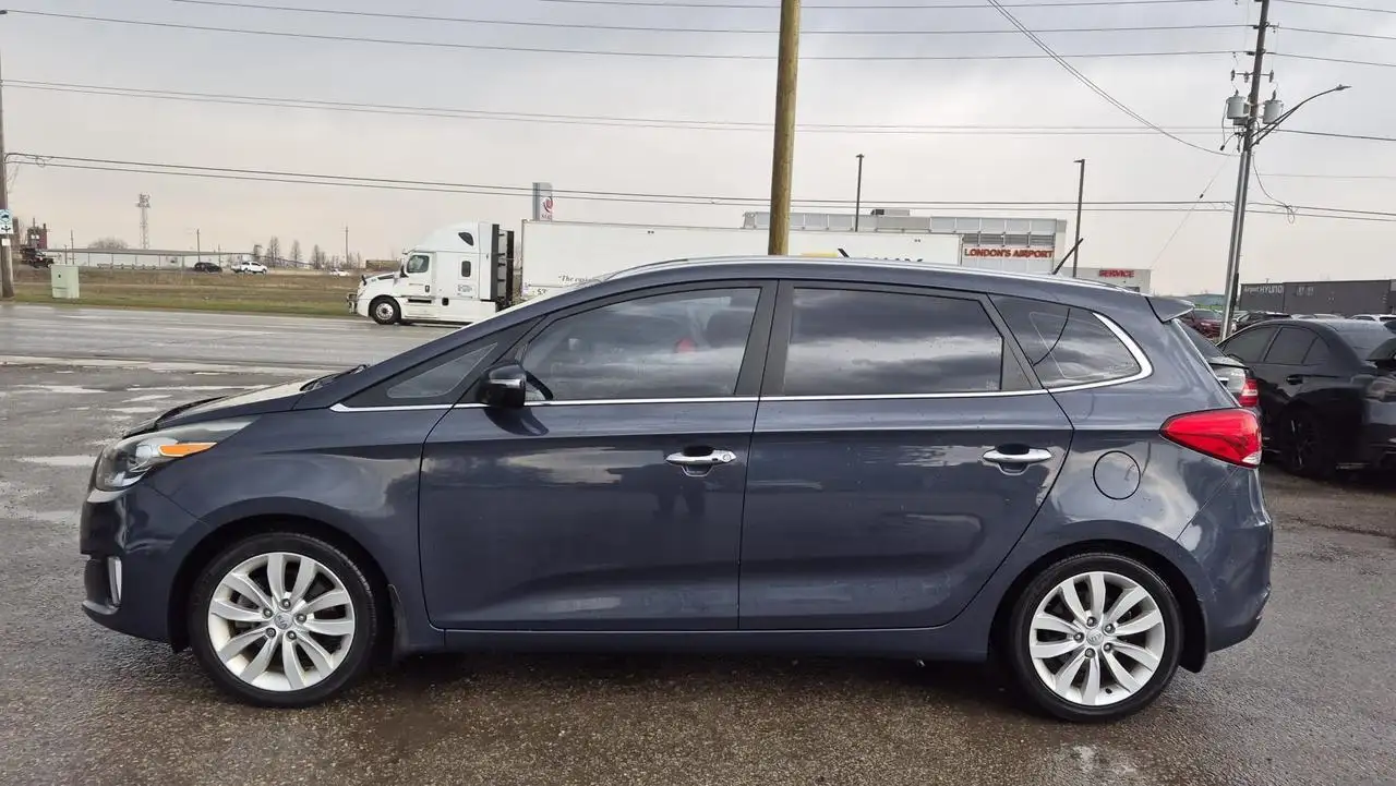 Kia Rondo снимка Kia Rondo