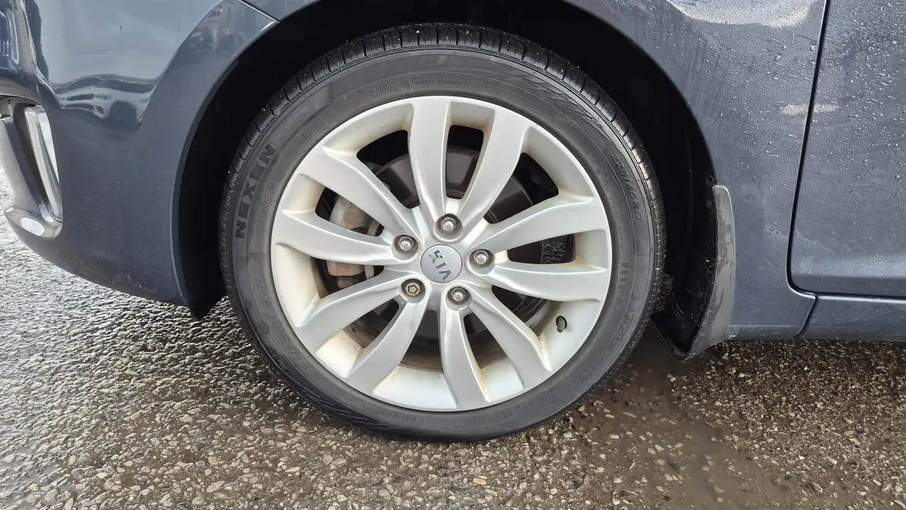 Kia Rondo снимка Kia Rondo