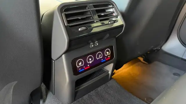 BMW 5 Series view 15