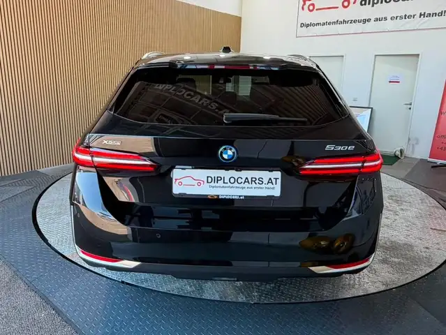 BMW 5 Series view 7