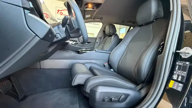 BMW 5 Series view 12