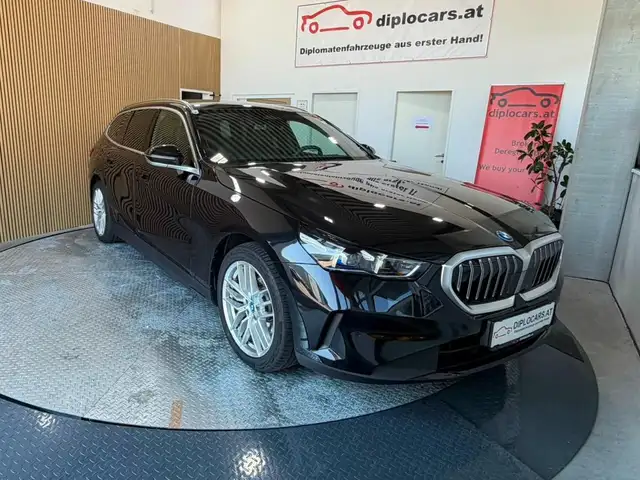 BMW 5 Series view 3