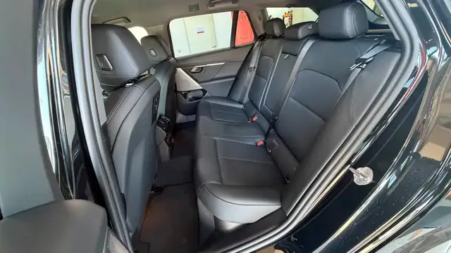 BMW 5 Series view 13