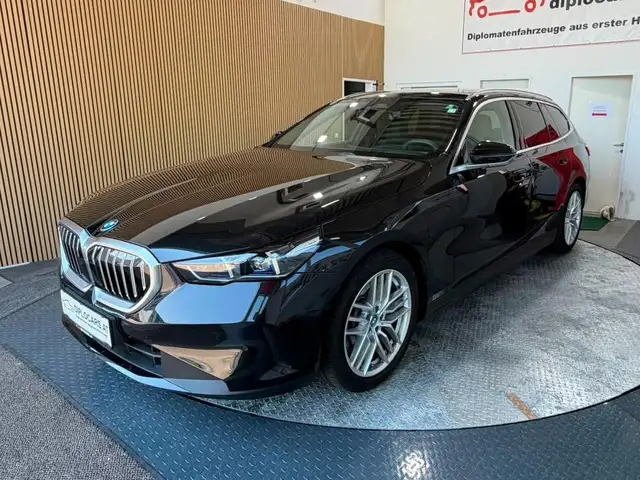 BMW 5 Series view 5
