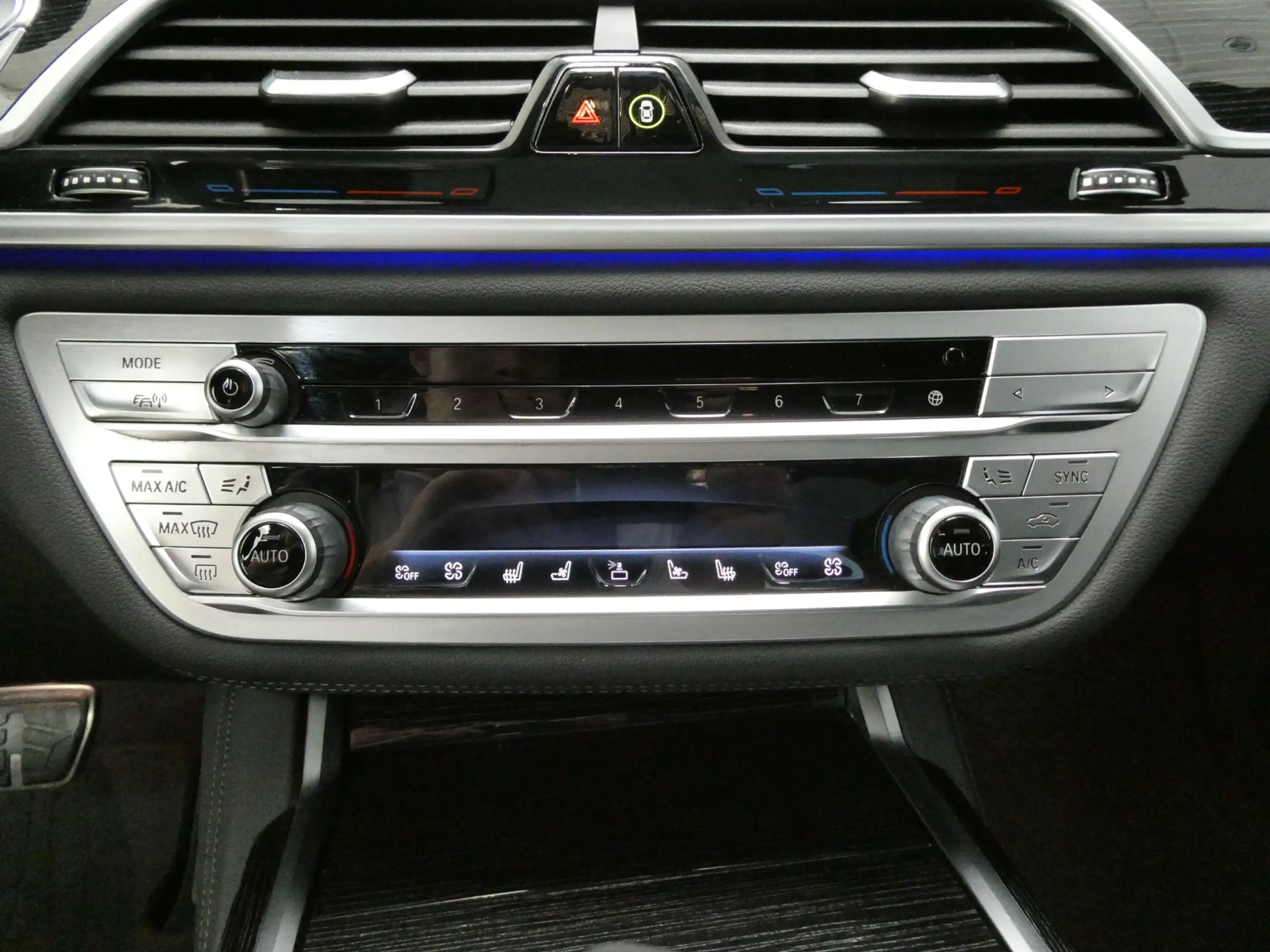 BMW 730 d xDrive — photo 15