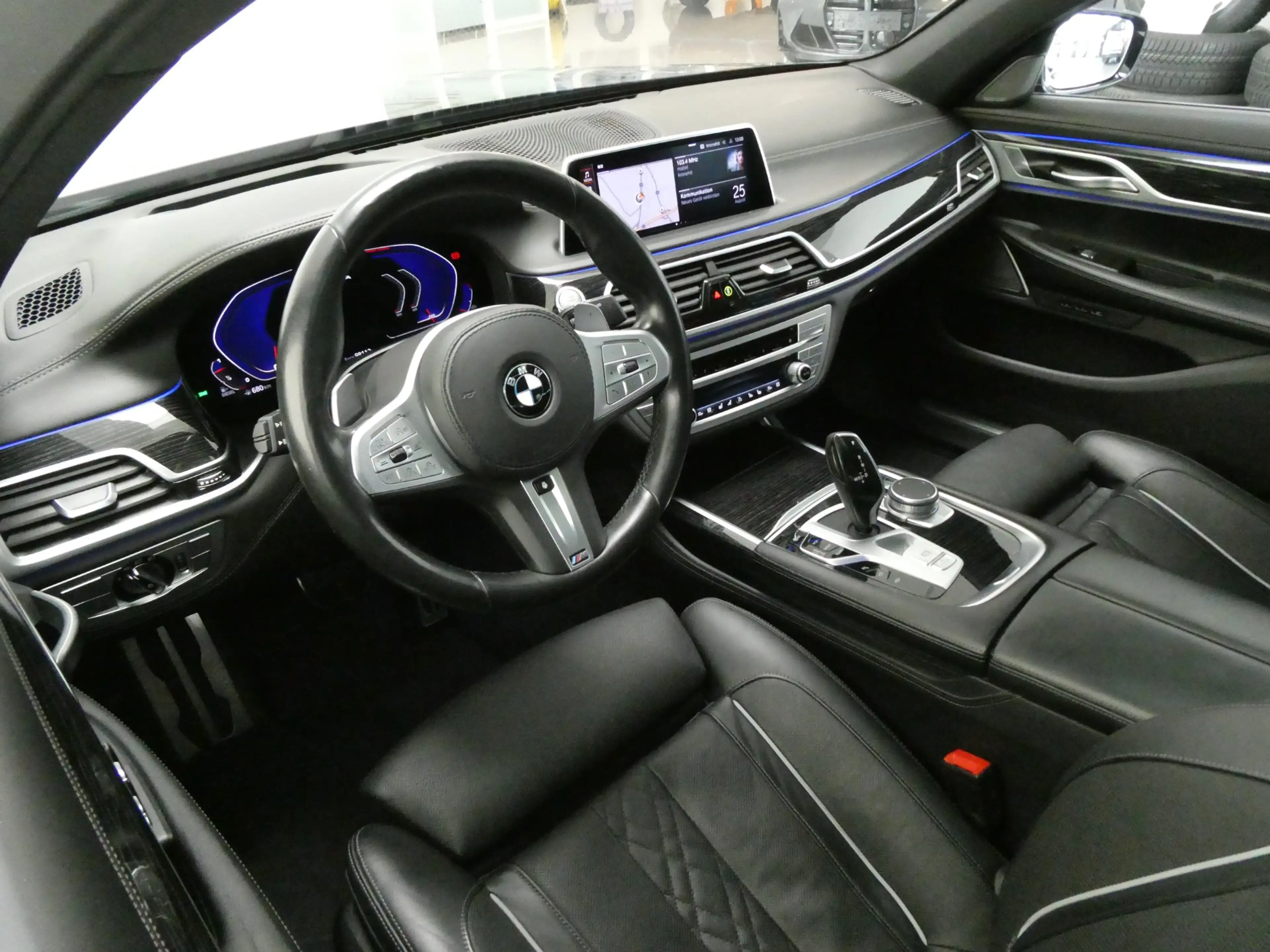 BMW 730 d xDrive — photo 9