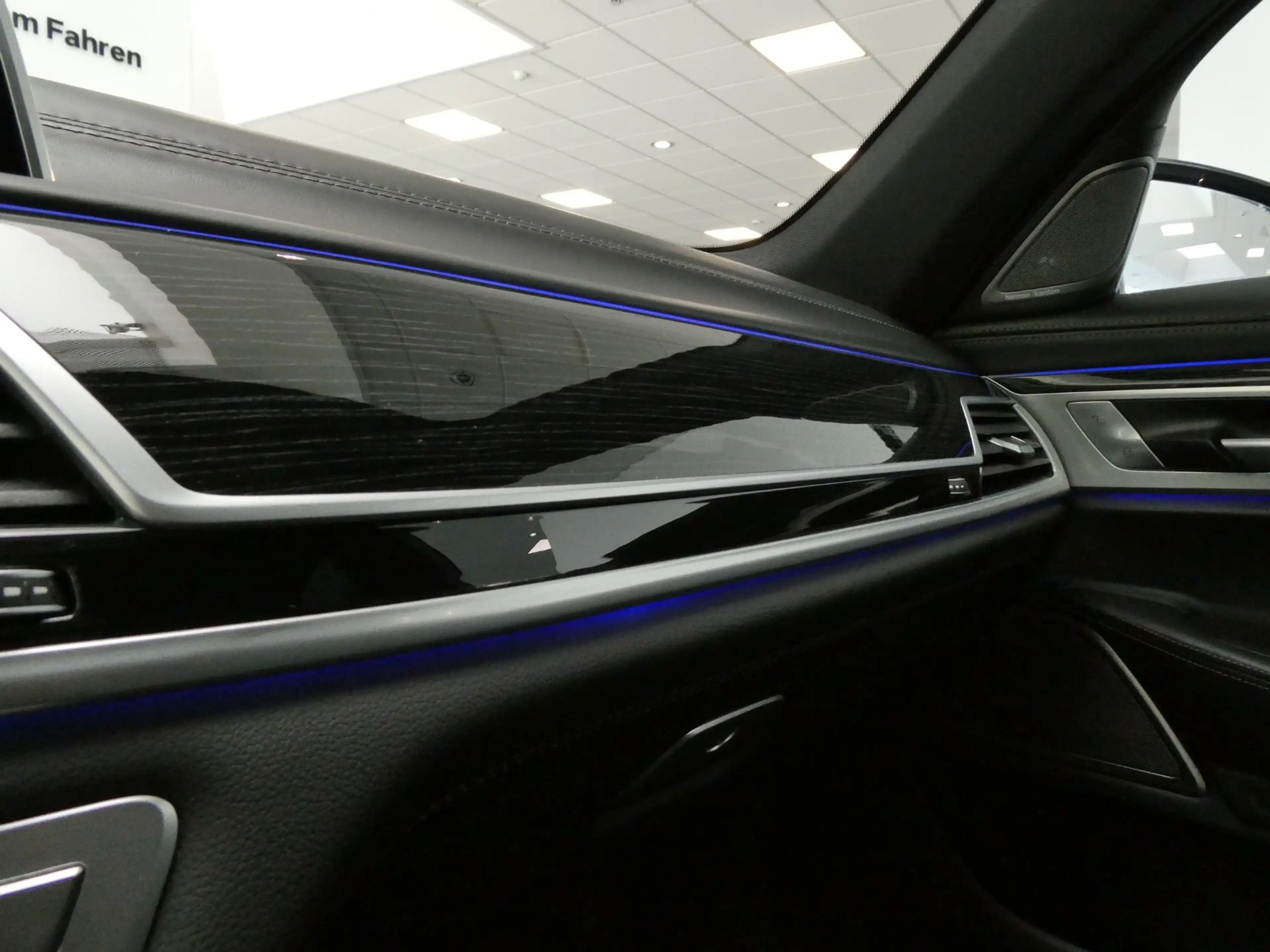 BMW 730 d xDrive — photo 14