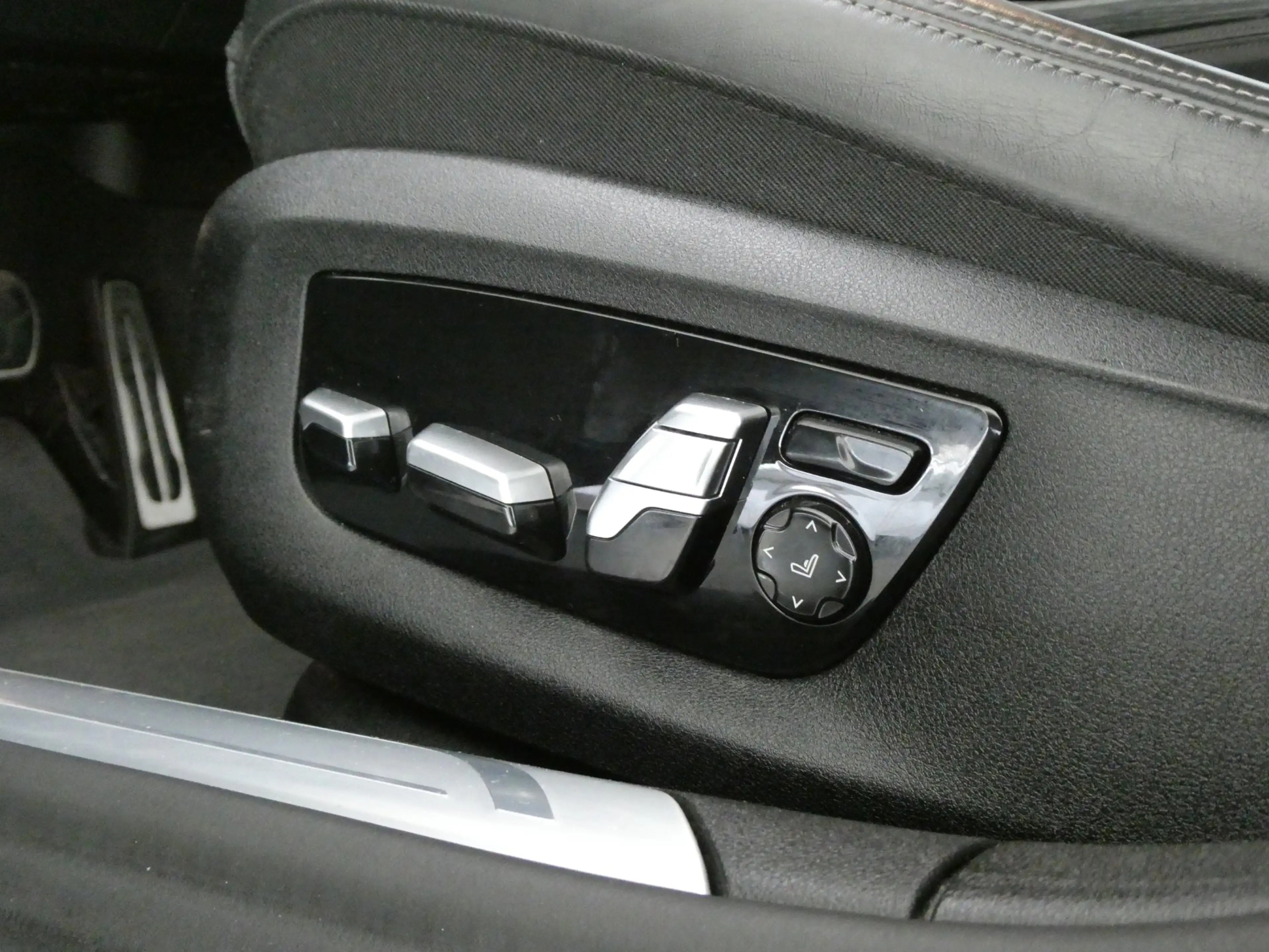 BMW 730 d xDrive — photo 11