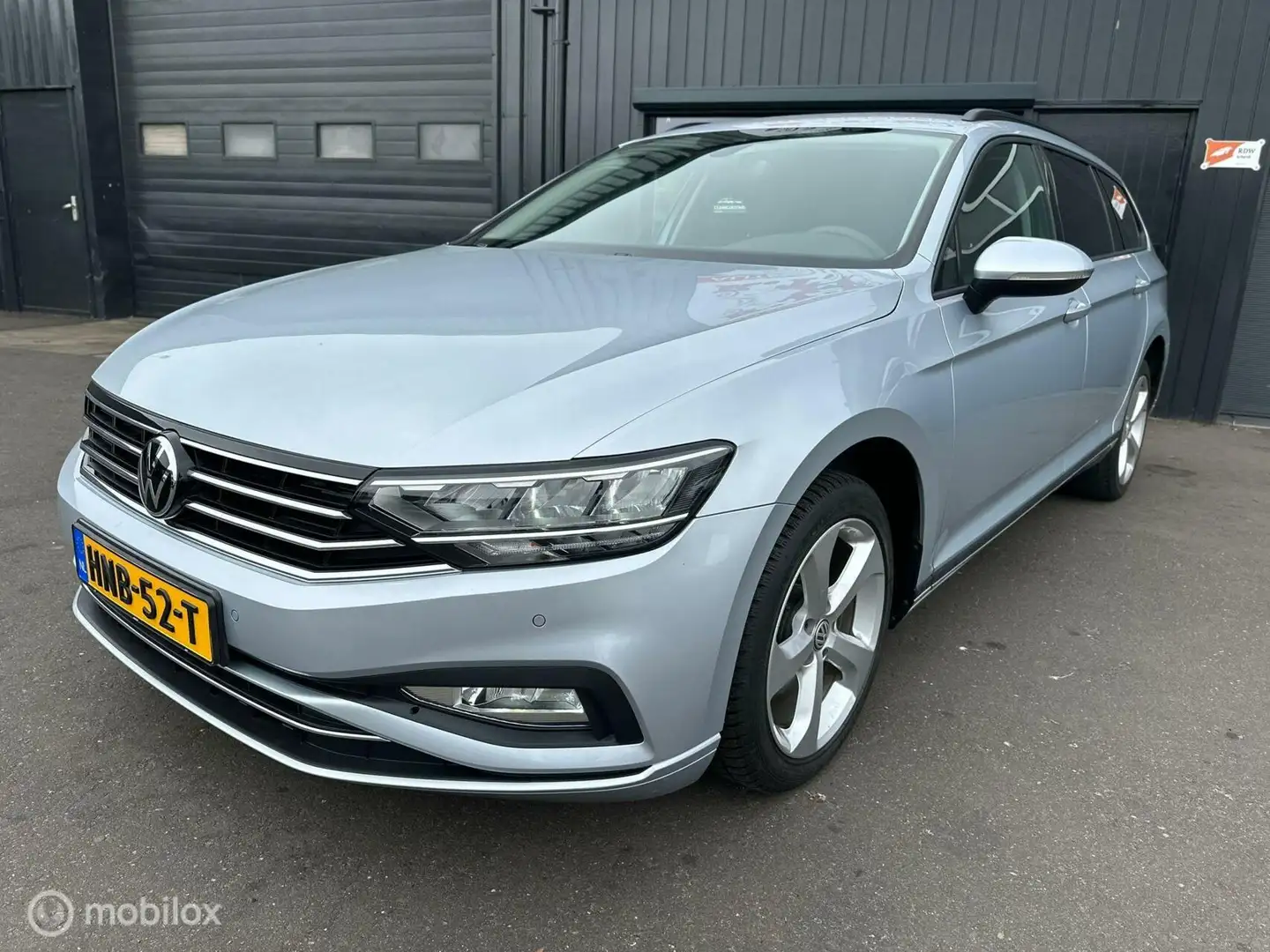 Volkswagen Passat Variant 2.0 TDI AUTOMAAT Grijs - 2