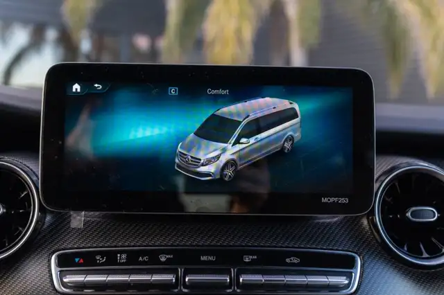 Mercedes-Benz V-Class view 14