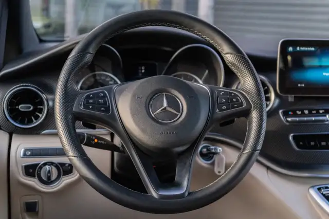 Mercedes-Benz V-Class view 9