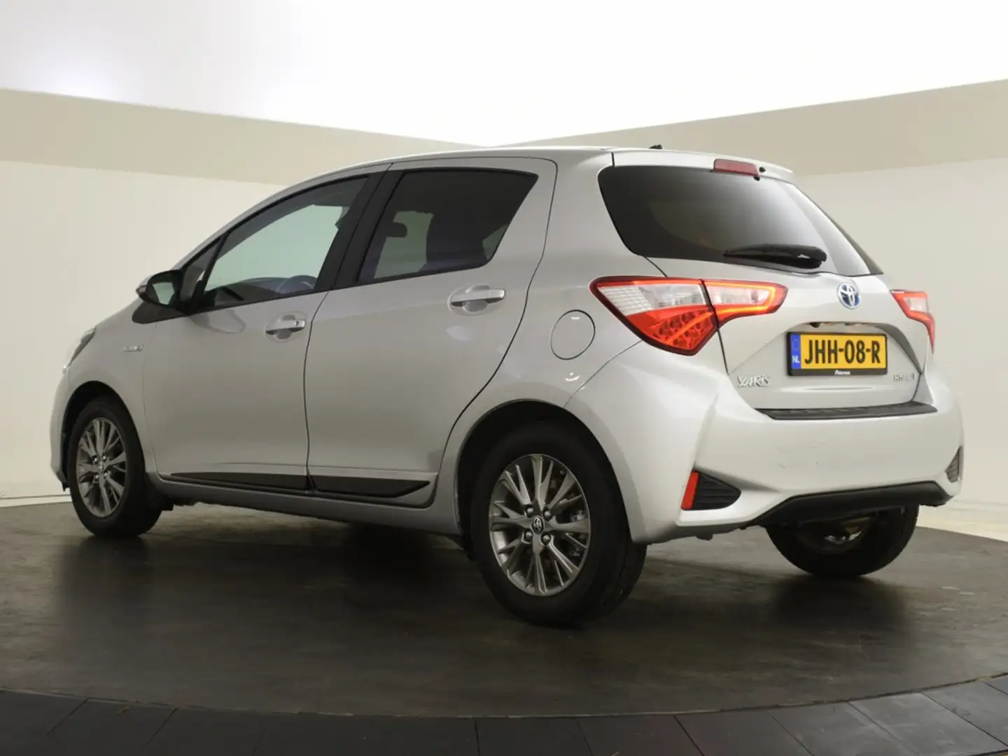 Toyota Yaris 1.5 Hybrid Dynamic Edition | LM Velgen Argent - 2