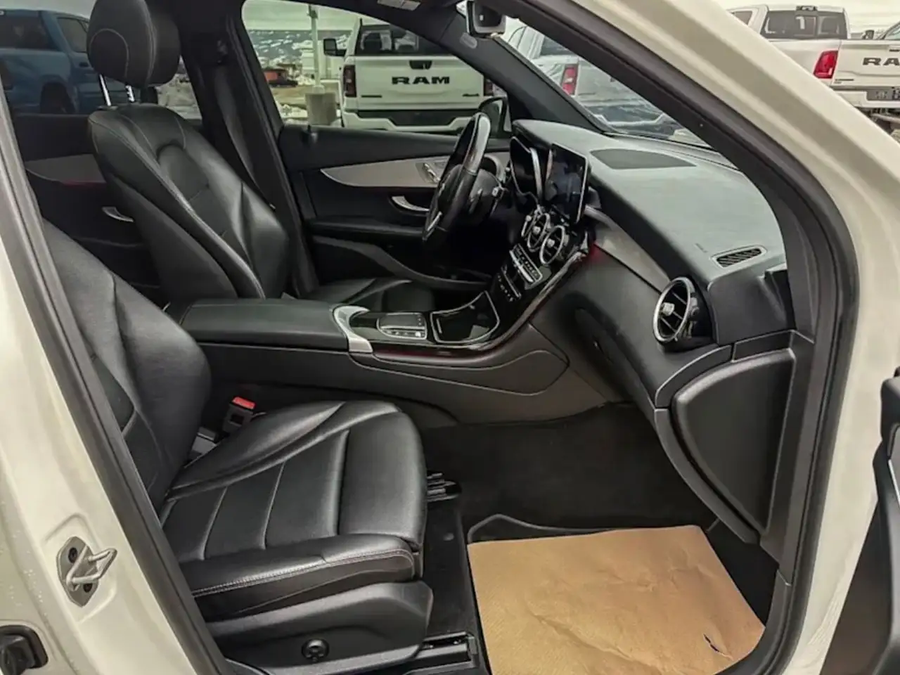 Mercedes-Benz GLC снимка Mercedes-Benz GLC