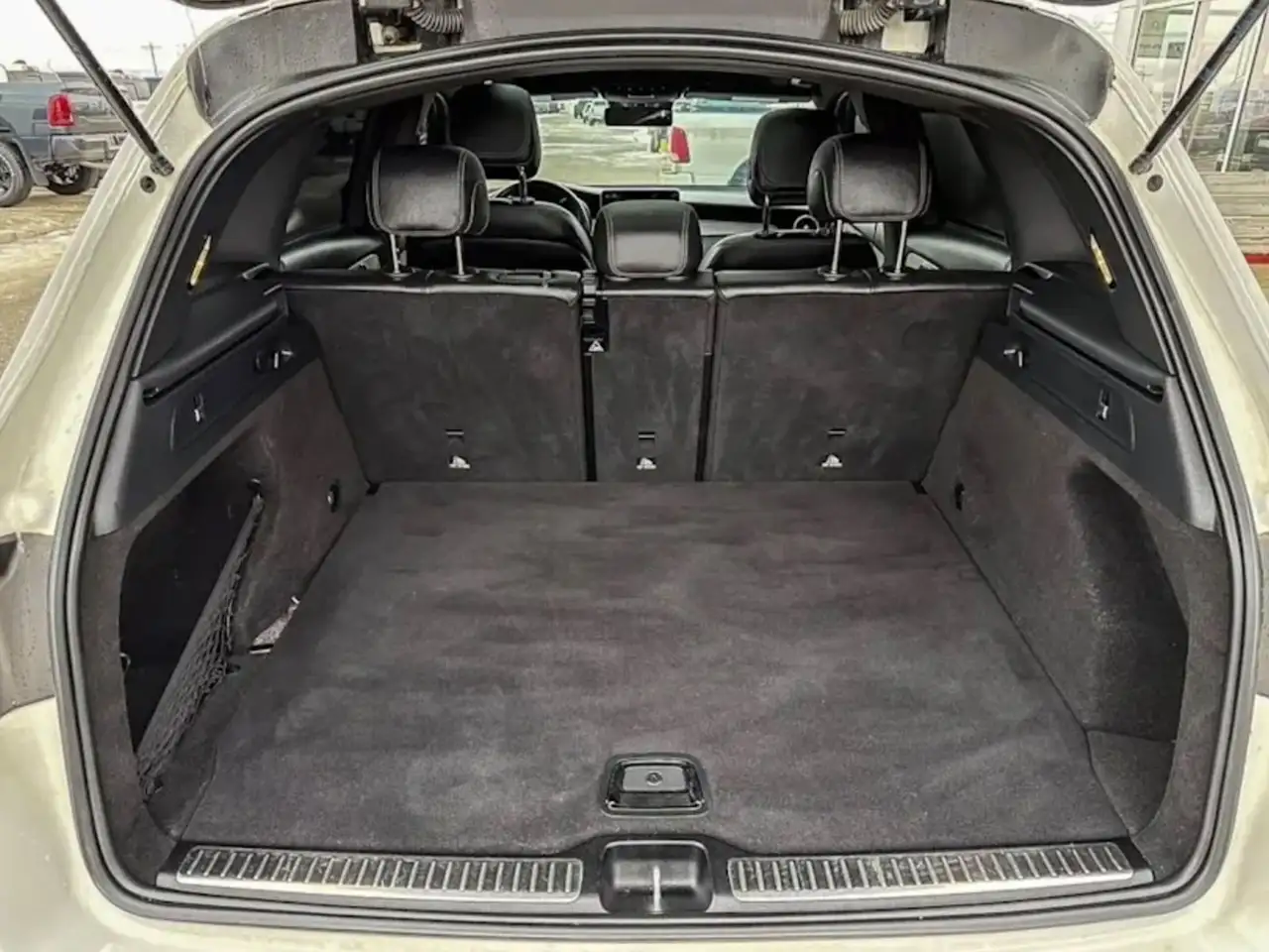 Mercedes-Benz GLC снимка Mercedes-Benz GLC