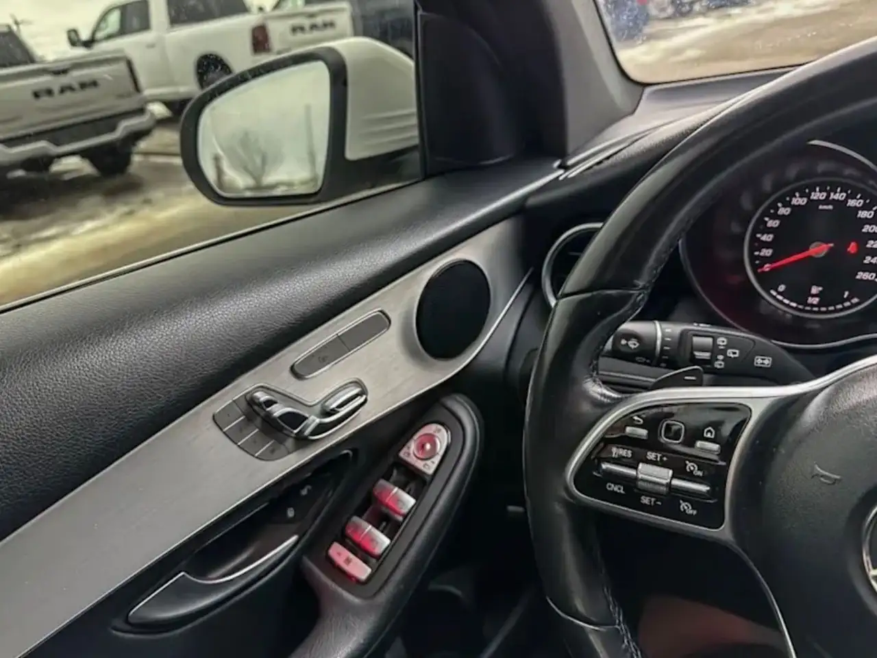 Mercedes-Benz GLC снимка Mercedes-Benz GLC