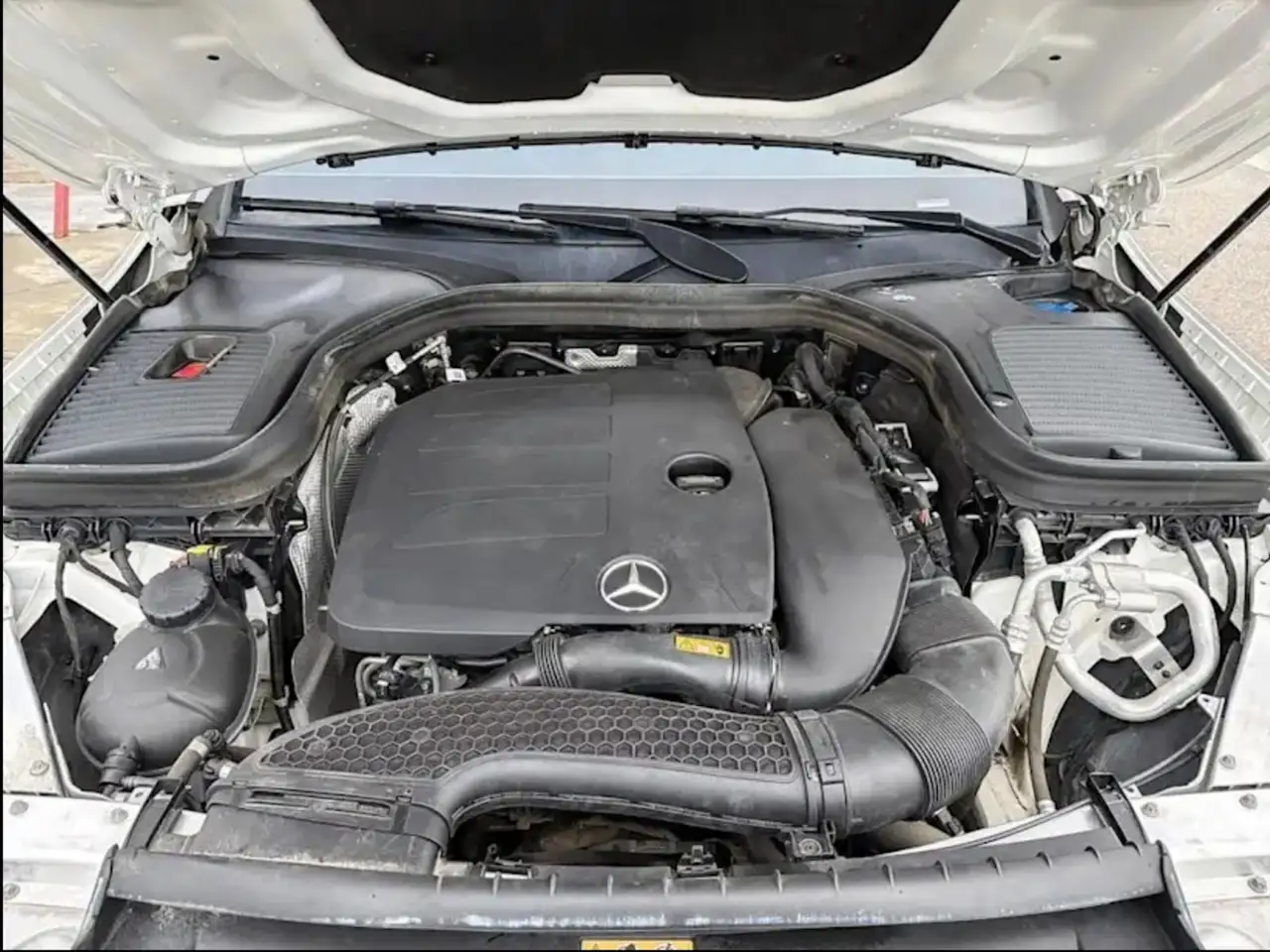 Mercedes-Benz GLC снимка Mercedes-Benz GLC
