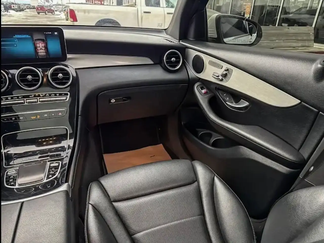 Mercedes-Benz GLC снимка Mercedes-Benz GLC
