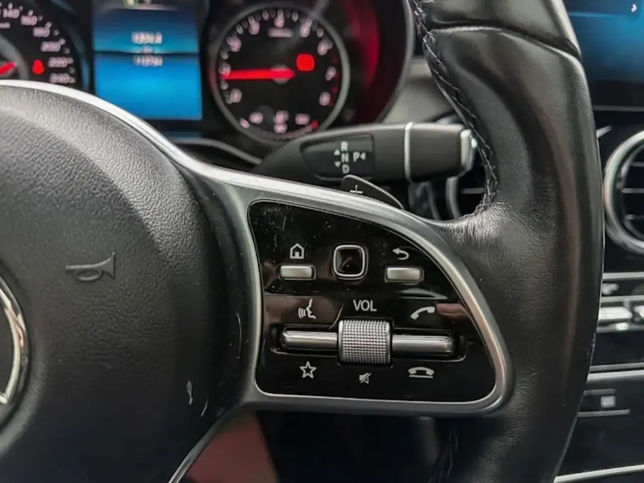 Mercedes-Benz GLC снимка Mercedes-Benz GLC