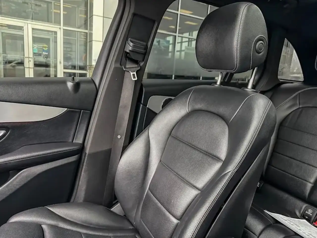 Mercedes-Benz GLC снимка Mercedes-Benz GLC