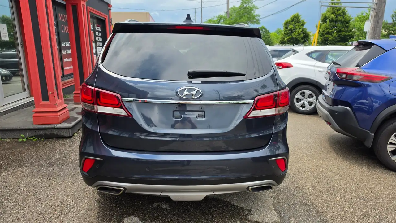 Hyundai SANTA FE photo Hyundai SANTA FE