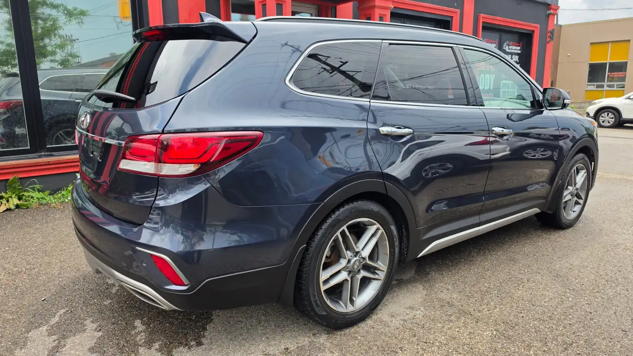 Hyundai SANTA FE photo Hyundai SANTA FE