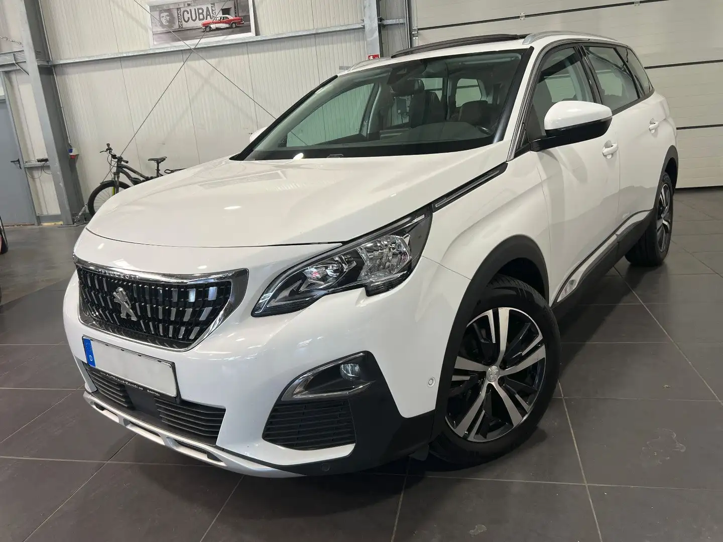 Peugeot 5008 1.2 **Navi*Kamera*Panorama*SHZ*Spur** Blanc - 1